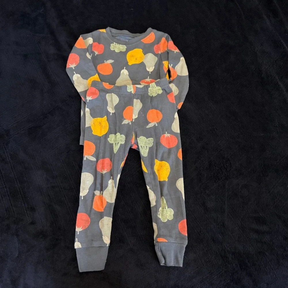 Carters Little Planet Organic Cotton Pajamas and Fleece‎ Footed Sleeper Set 18M